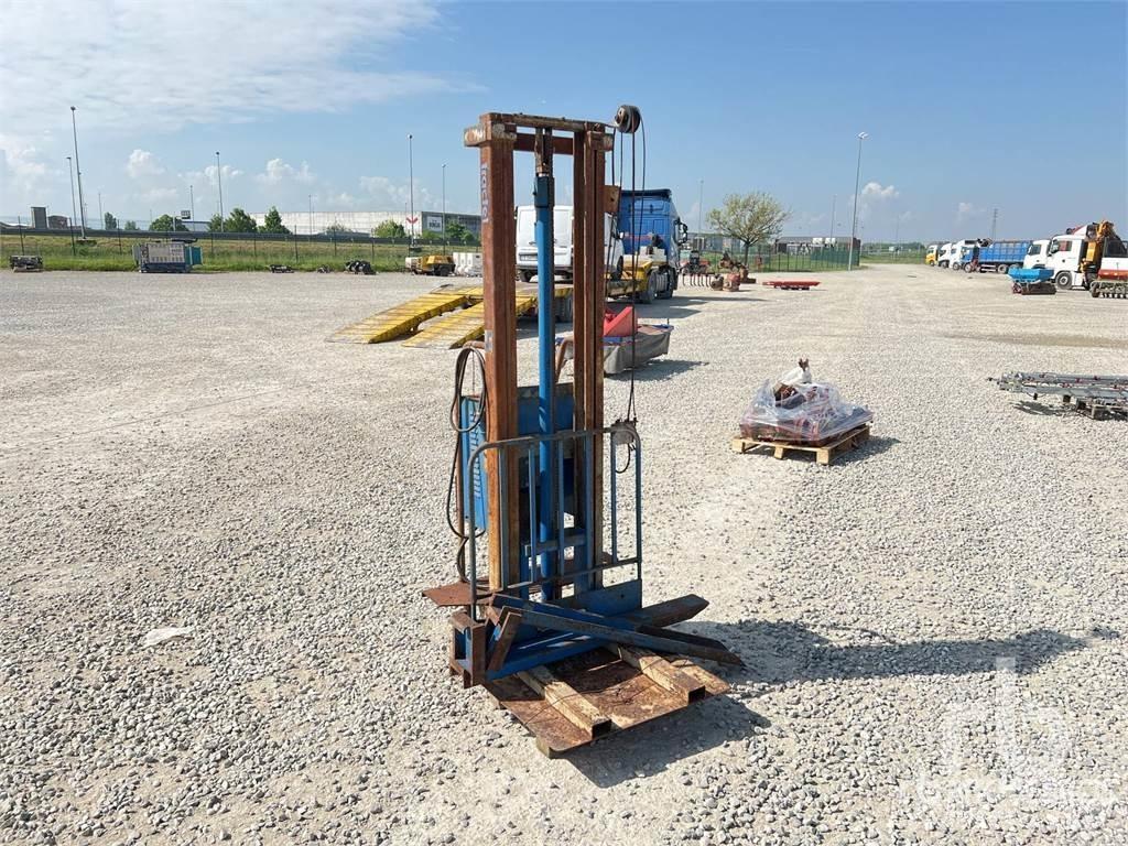  TRACTEL TL630 Padėklų stelažai