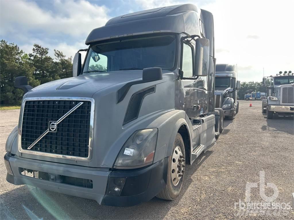 Volvo VNL Naudoti vilkikai
