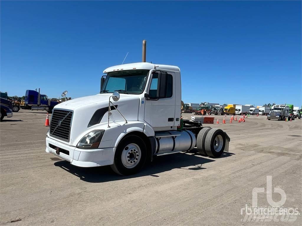 Volvo VNL300 Naudoti vilkikai