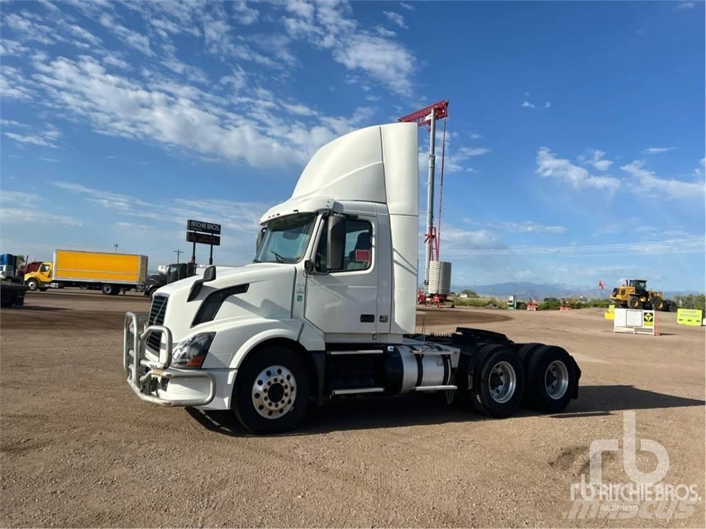 Volvo VNL300 Naudoti vilkikai