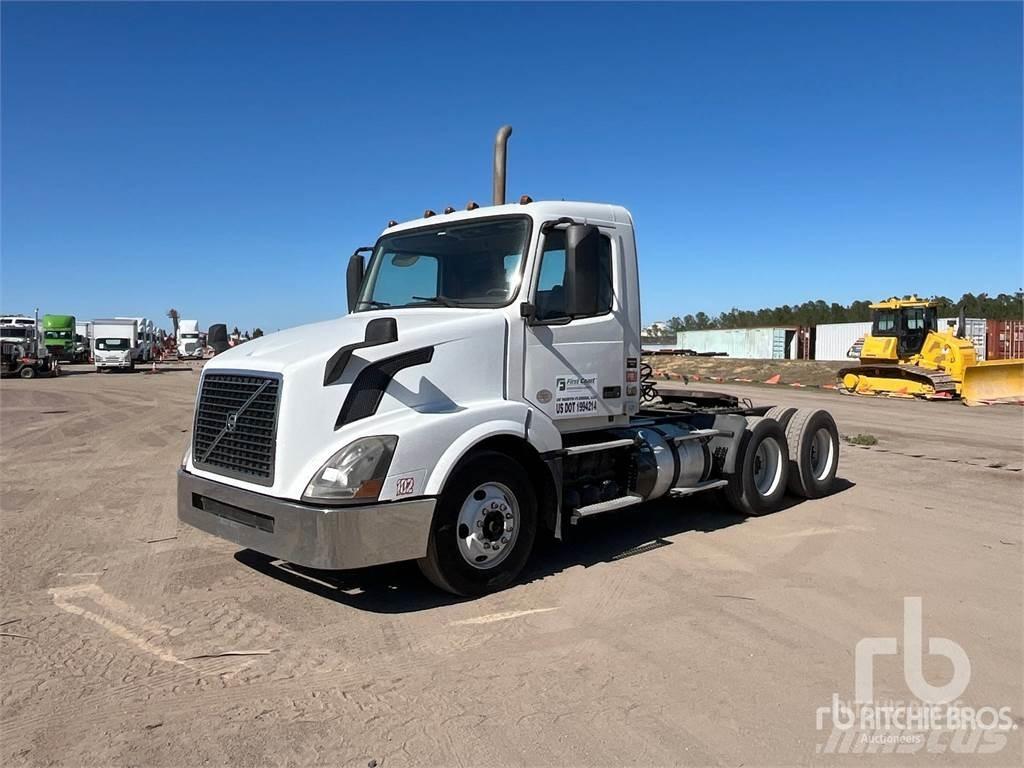 Volvo VNL300 Naudoti vilkikai