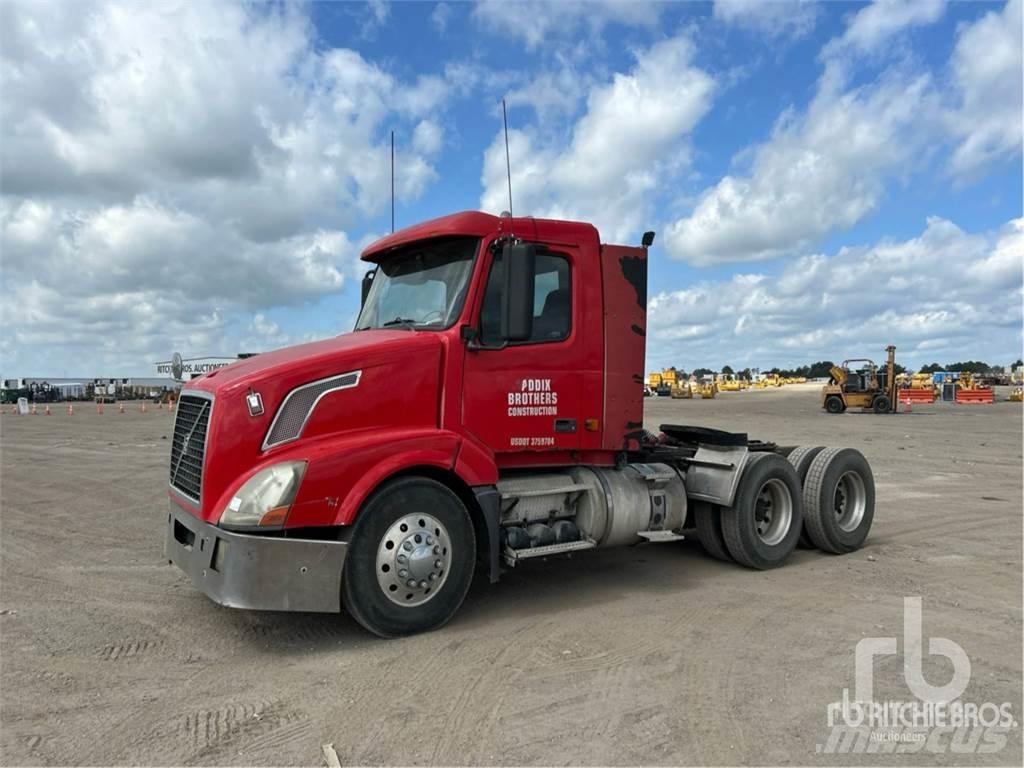 Volvo VNL300 Naudoti vilkikai