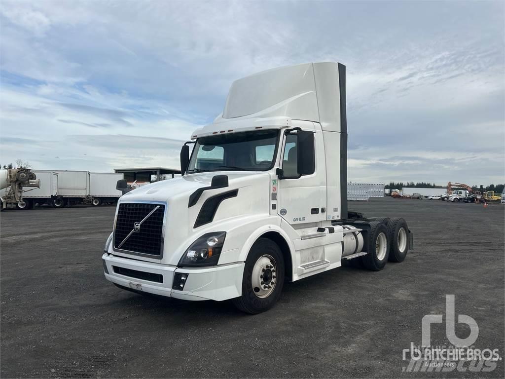 Volvo VNL300 Naudoti vilkikai