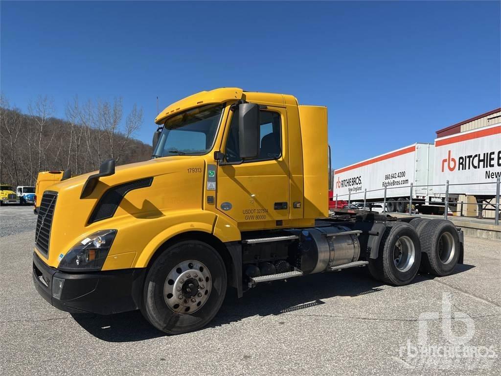 Volvo VNL300 Naudoti vilkikai