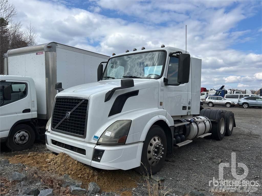 Volvo VNL300 Naudoti vilkikai