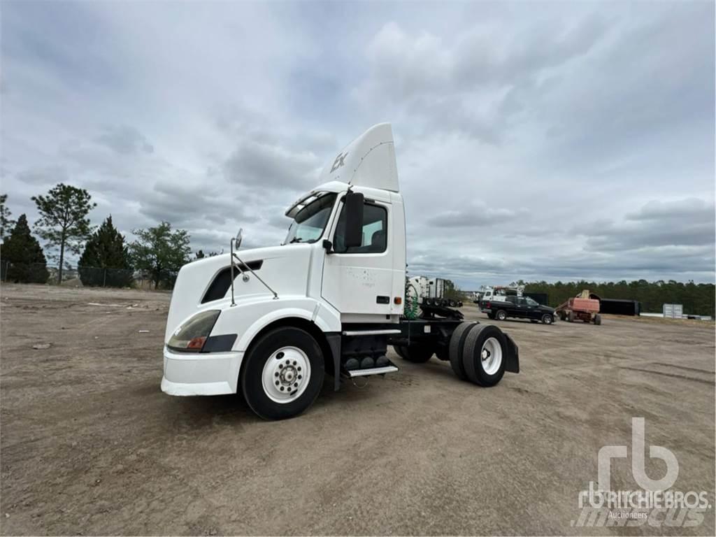 Volvo VNL300 Naudoti vilkikai
