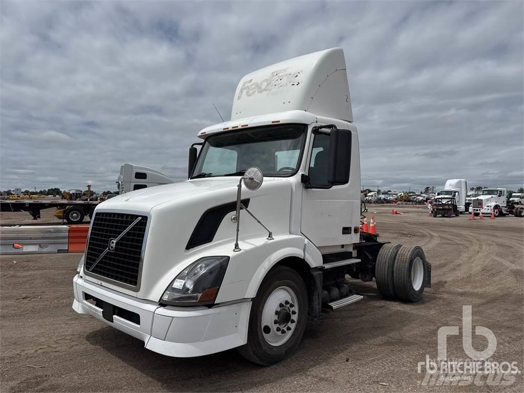 Volvo VNL300 Naudoti vilkikai