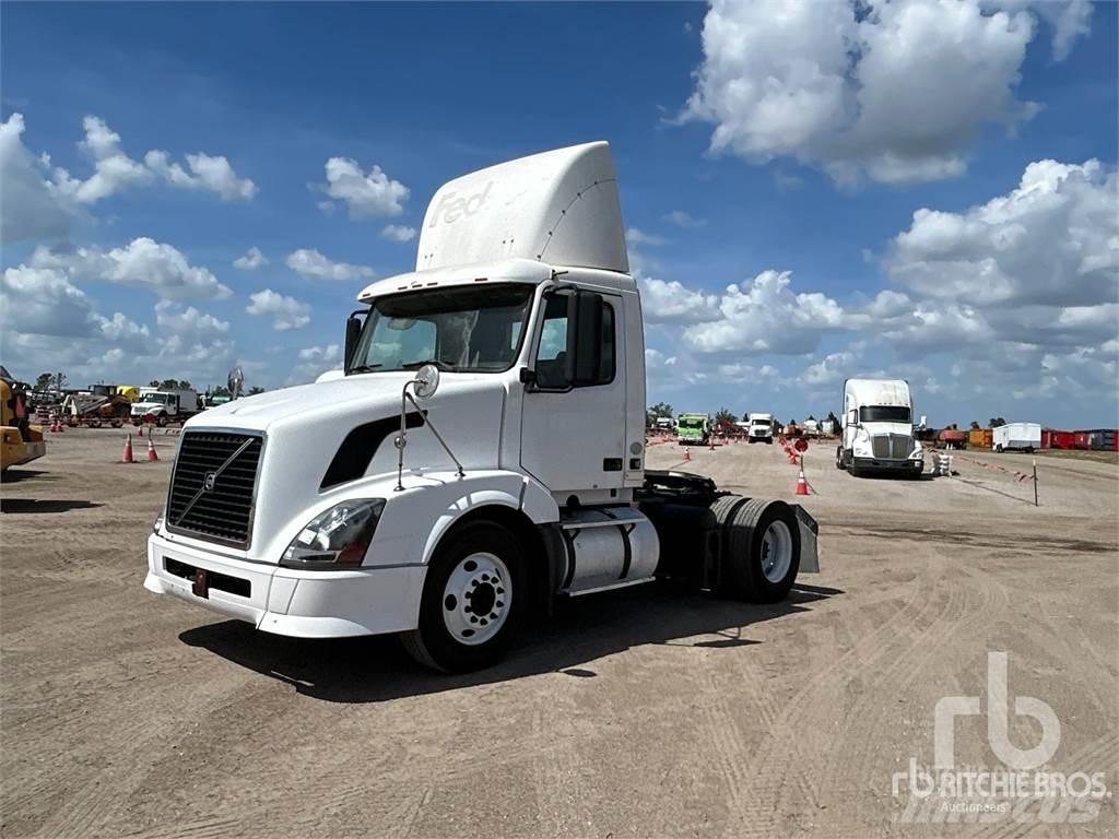 Volvo VNL300 Naudoti vilkikai