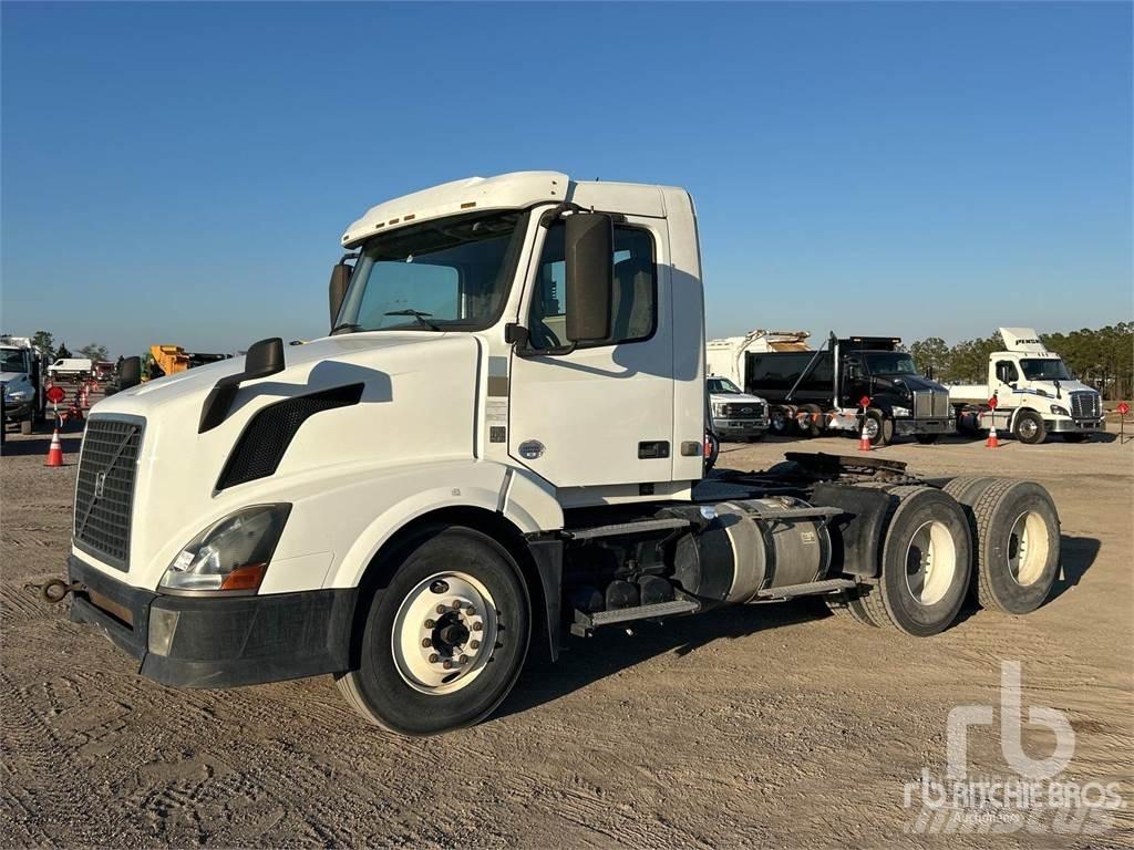 Volvo VNL300 Naudoti vilkikai