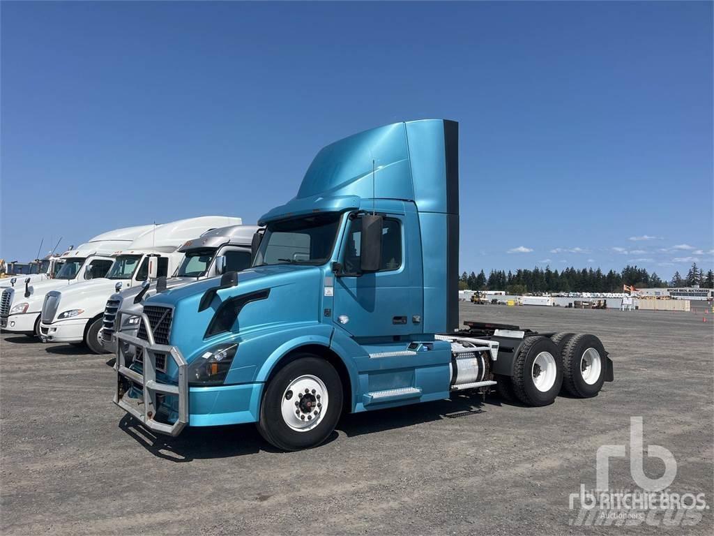 Volvo VNL300 Naudoti vilkikai