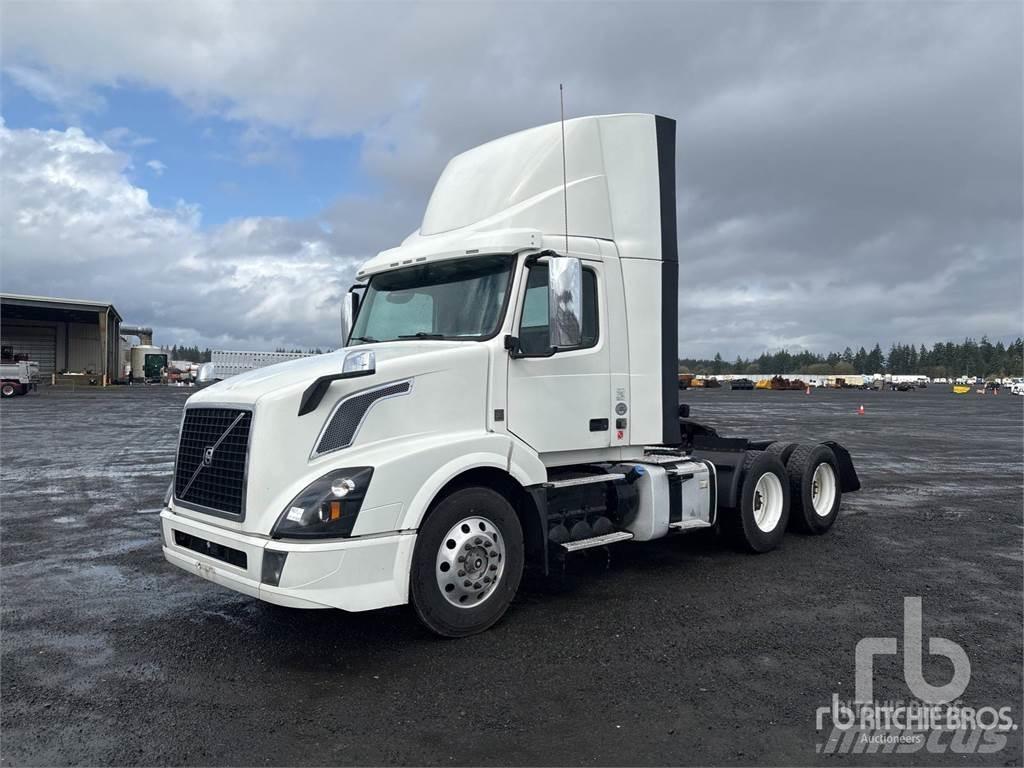 Volvo VNL300 Naudoti vilkikai