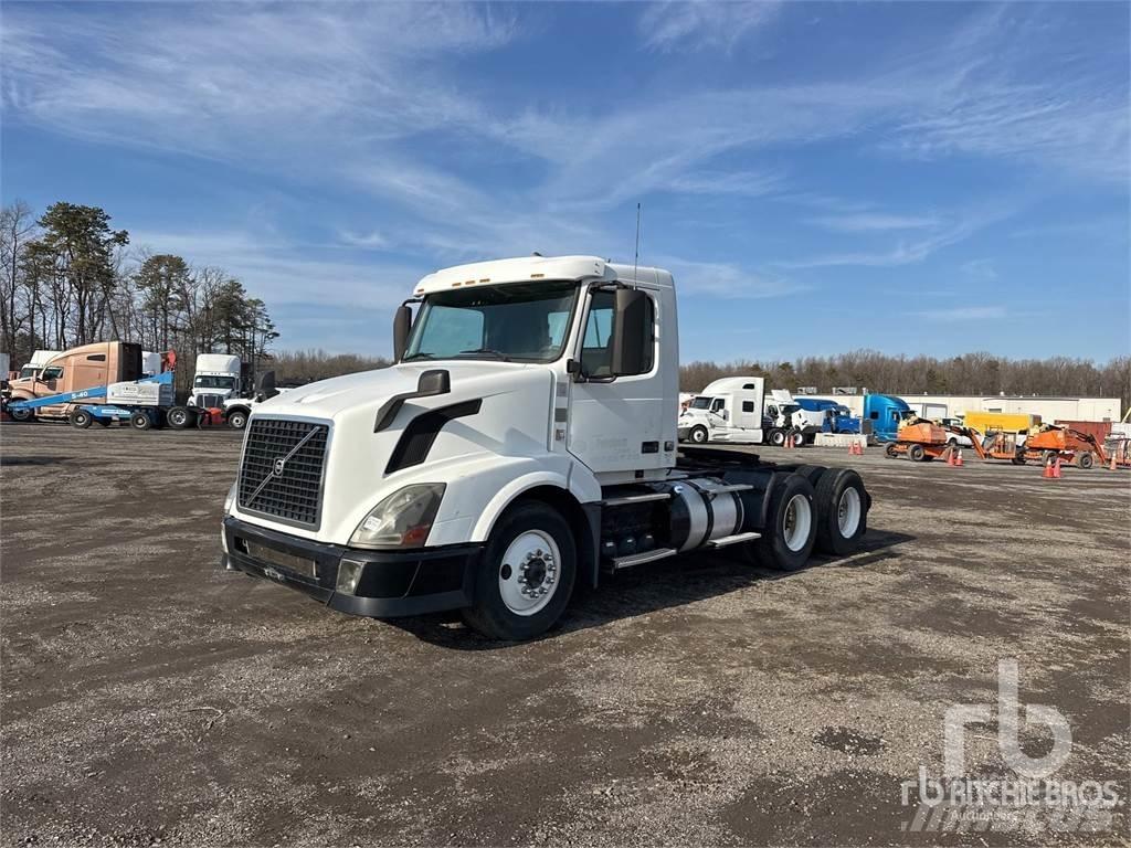 Volvo VNL300 Naudoti vilkikai