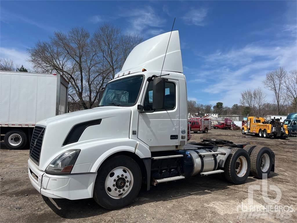Volvo VNL300 Naudoti vilkikai