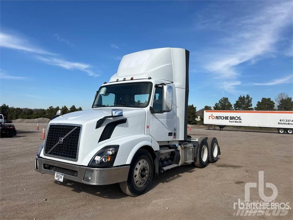 Volvo VNL300 Naudoti vilkikai
