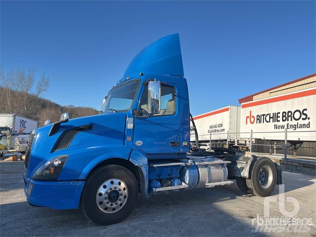 Volvo VNL300 Naudoti vilkikai