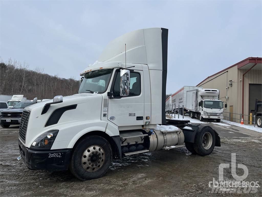 Volvo VNL300 Naudoti vilkikai