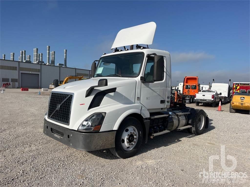 Volvo VNL300 Naudoti vilkikai