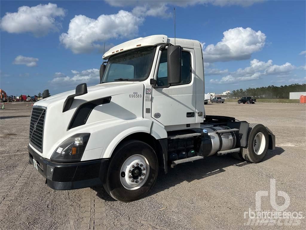 Volvo VNL300 Naudoti vilkikai