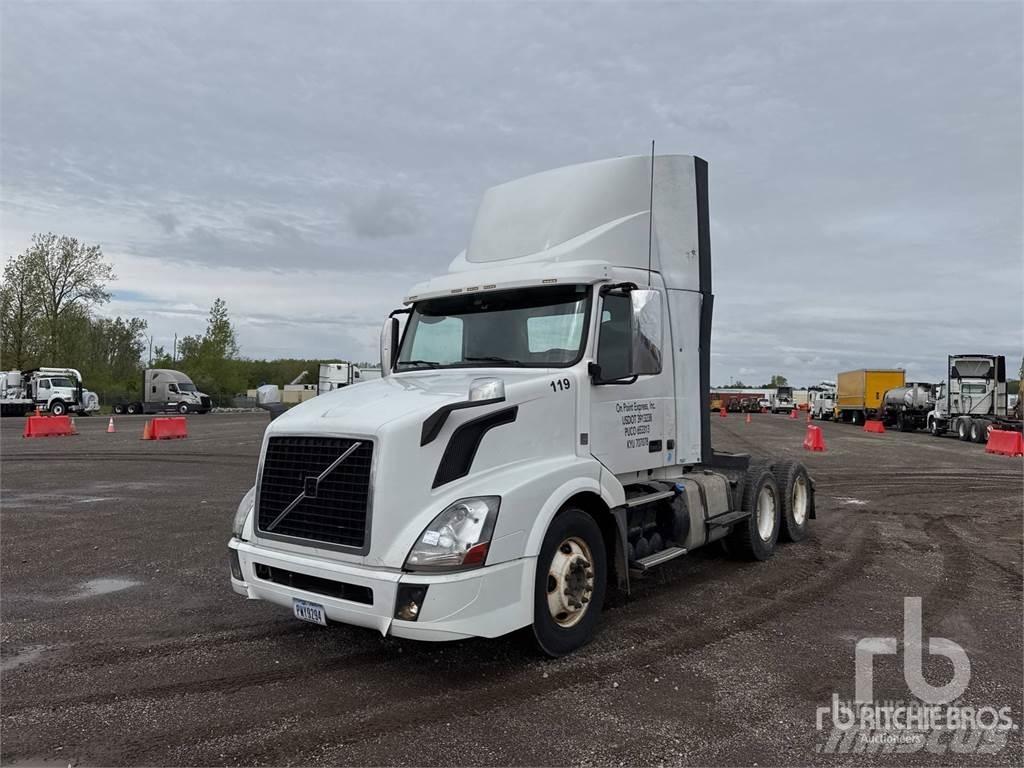 Volvo VNL300 Naudoti vilkikai