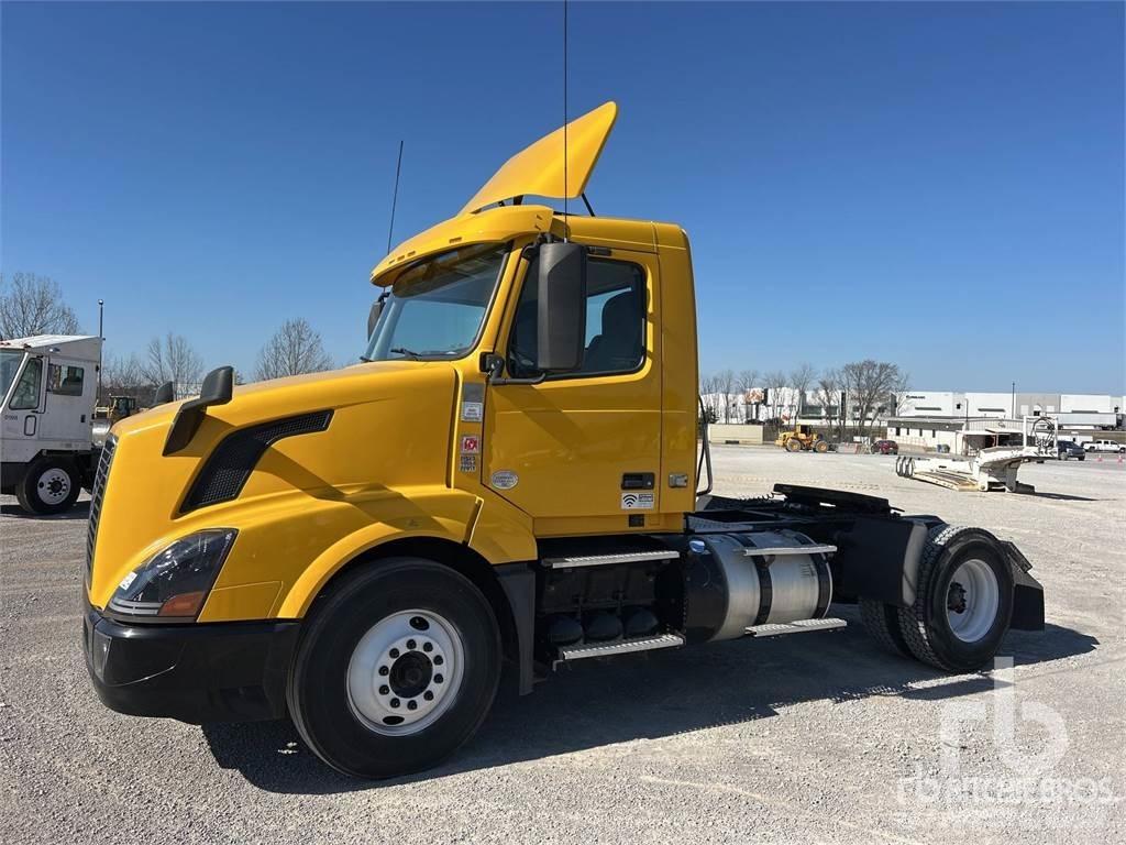 Volvo VNL42300 Naudoti vilkikai