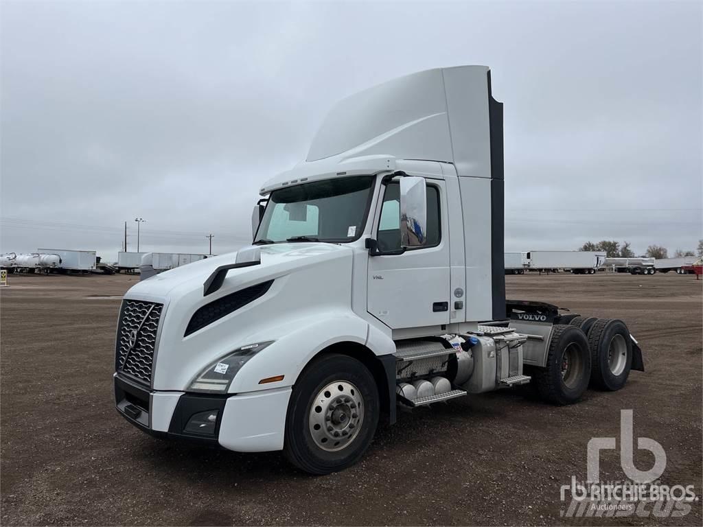 Volvo VNL62T300 Naudoti vilkikai