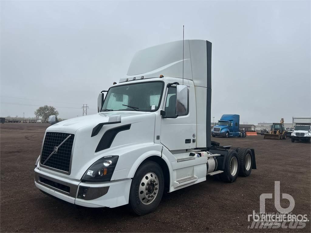 Volvo VNL64 Naudoti vilkikai