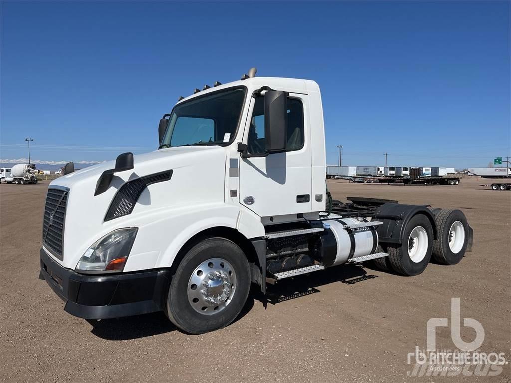 Volvo VNL64300 Naudoti vilkikai