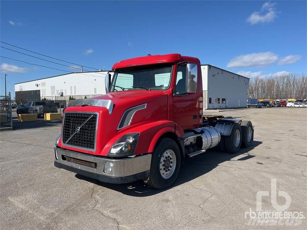 Volvo VNL64T Naudoti vilkikai