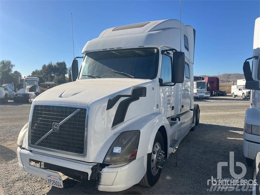 Volvo VNL64T780 Naudoti vilkikai