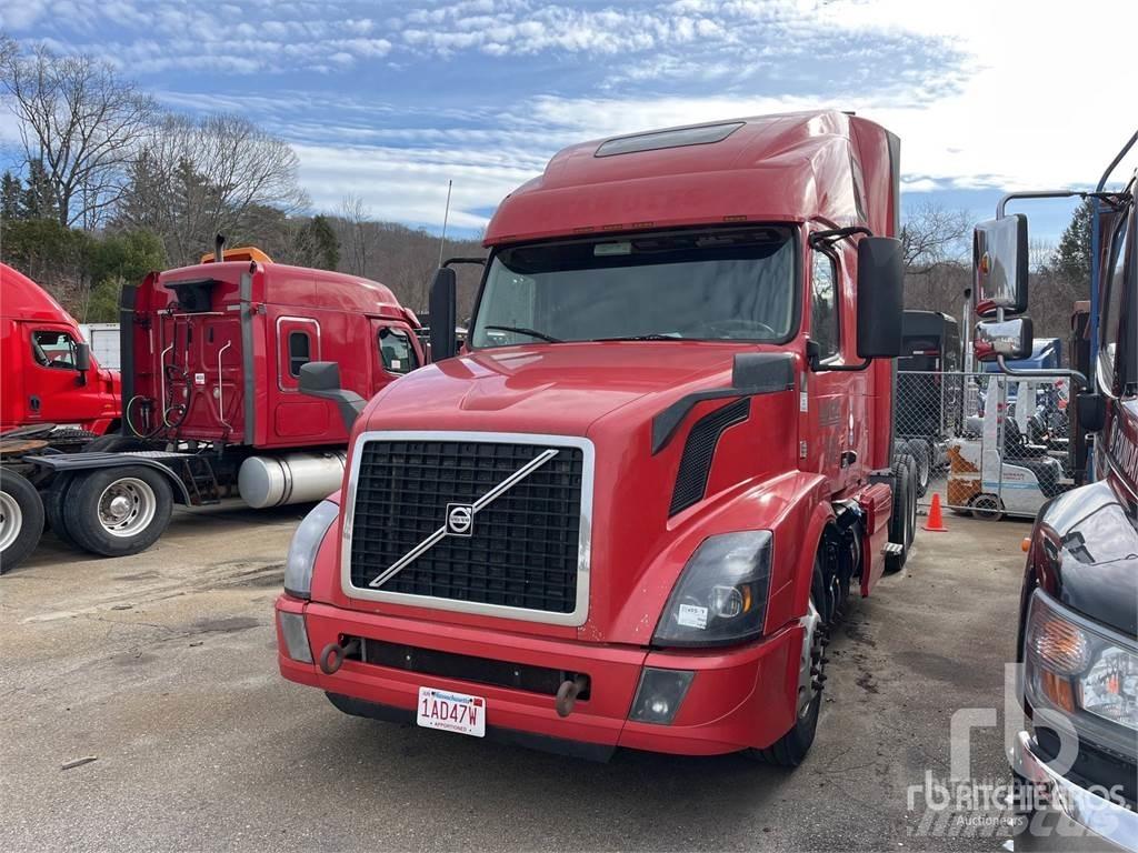 Volvo VNL670 Naudoti vilkikai