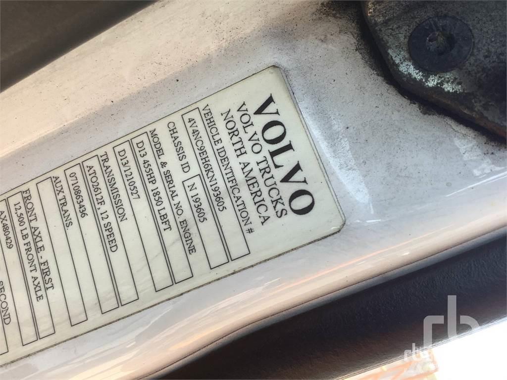 Volvo VNL760 Naudoti vilkikai