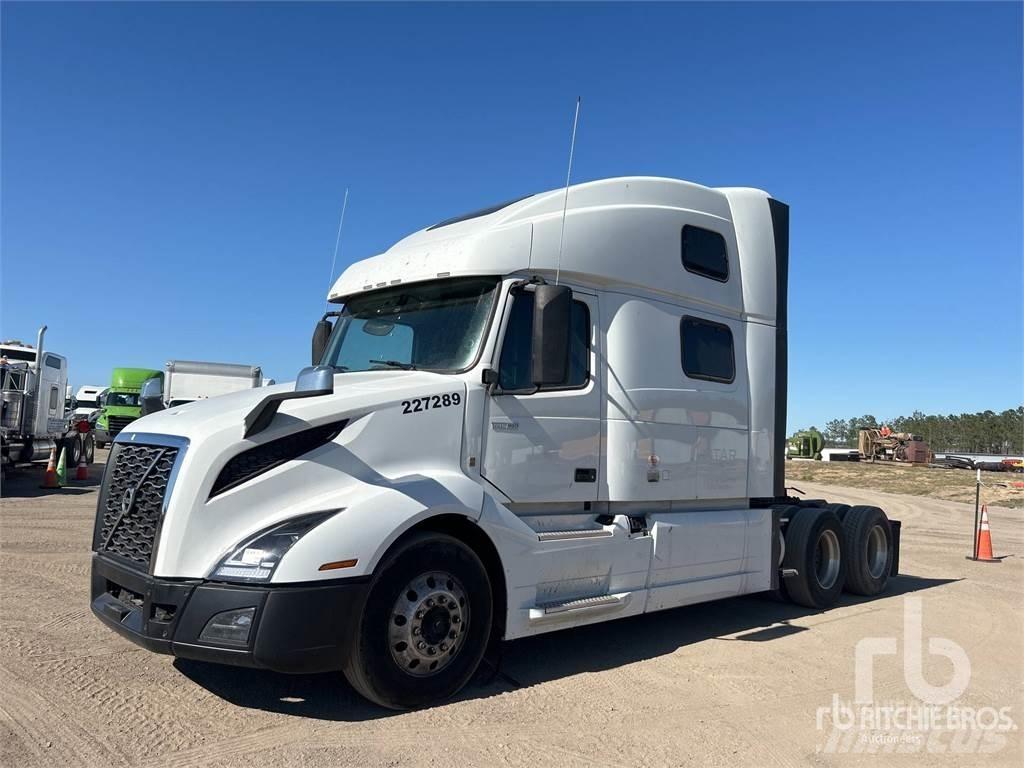 Volvo VNL860 Naudoti vilkikai