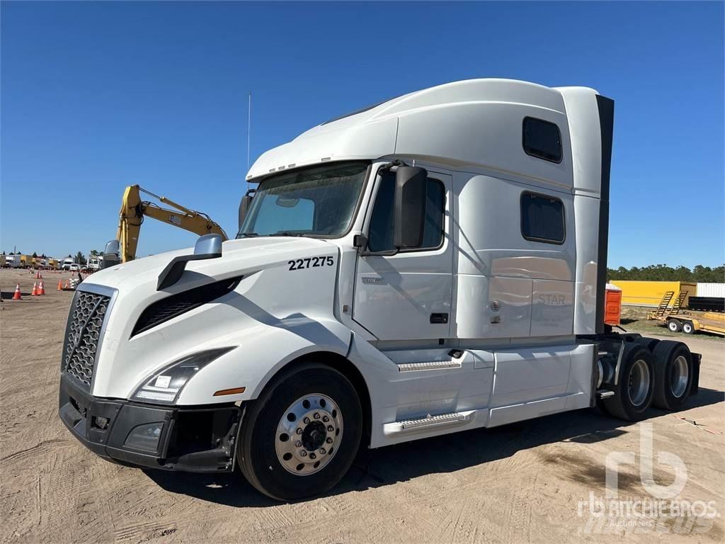 Volvo VNL860 Naudoti vilkikai