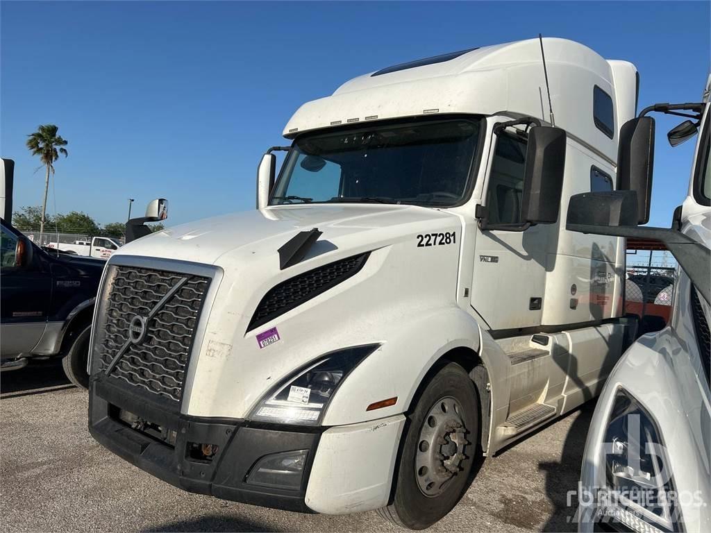 Volvo VNL860 Naudoti vilkikai
