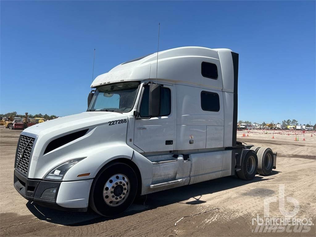 Volvo VNL860 Naudoti vilkikai