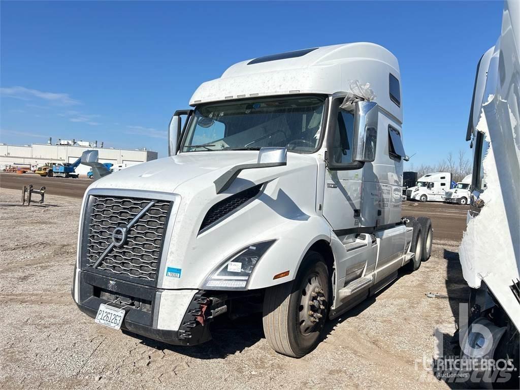 Volvo VNL860 Naudoti vilkikai