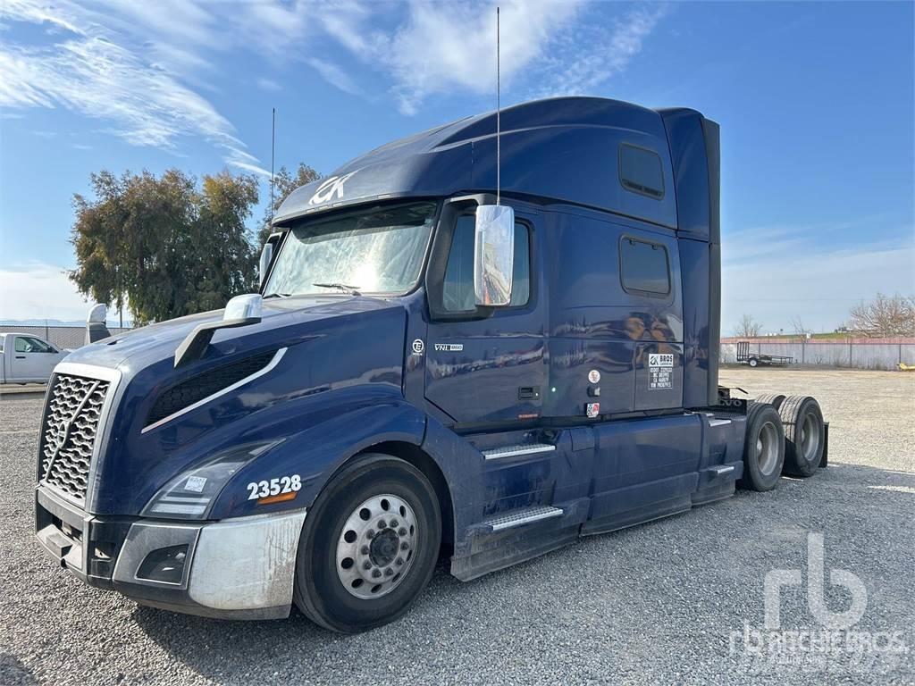 Volvo VNL860 Naudoti vilkikai