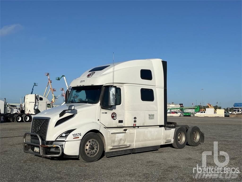 Volvo VNL860 Naudoti vilkikai