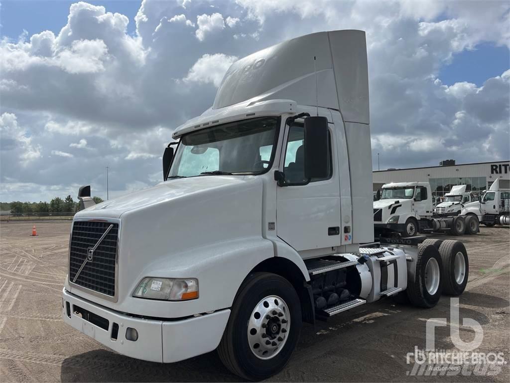 Volvo VNM200 Naudoti vilkikai