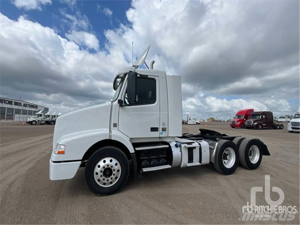 Volvo VNM200 Naudoti vilkikai