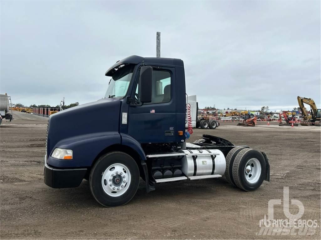 Volvo VNM200 Naudoti vilkikai