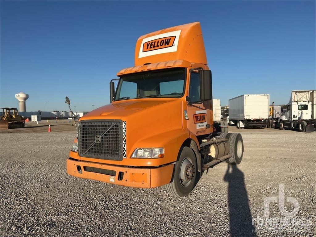 Volvo VNM200 Naudoti vilkikai