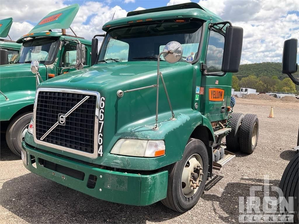Volvo VNM200 Naudoti vilkikai