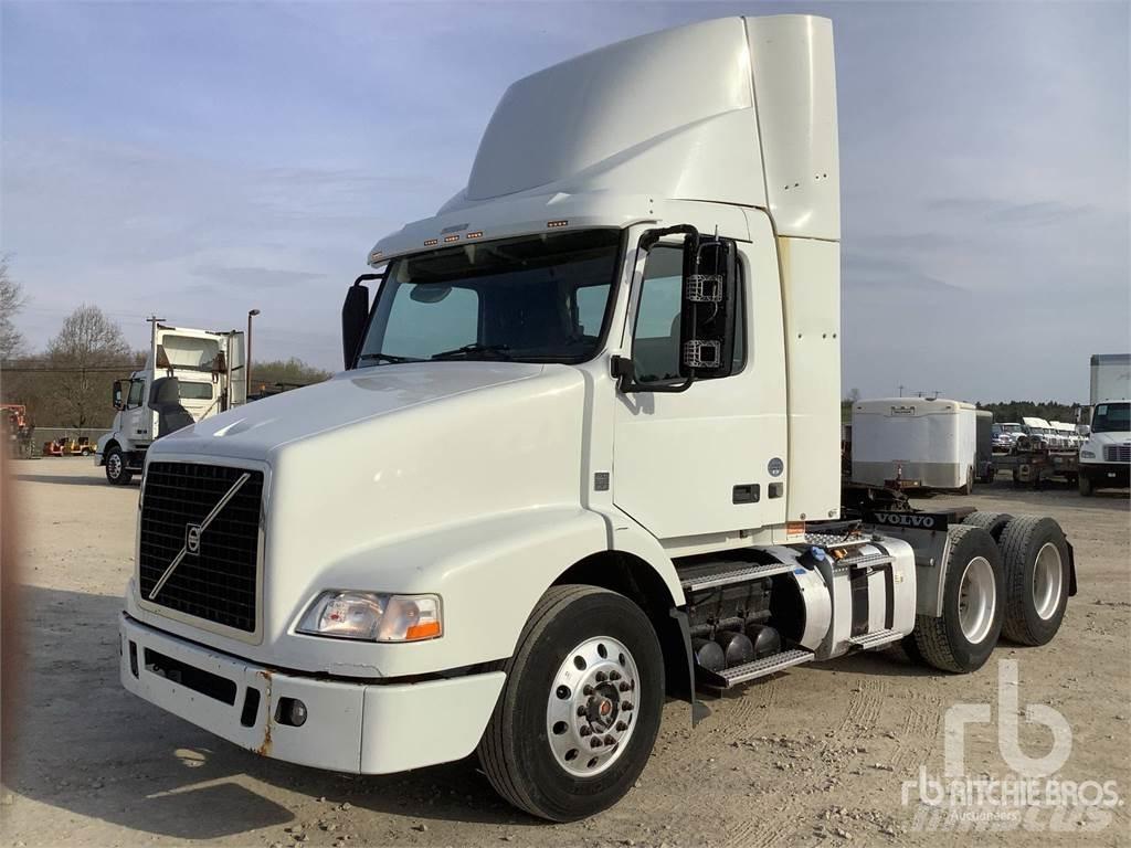Volvo VNM200 Naudoti vilkikai