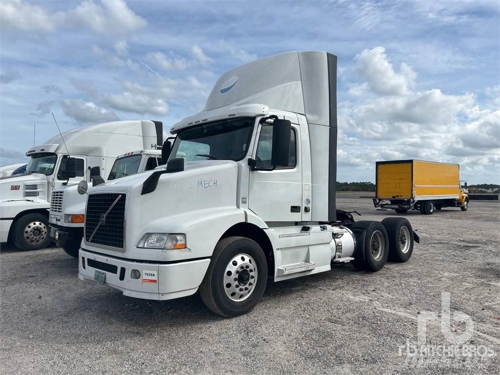 Volvo VNM200 Naudoti vilkikai