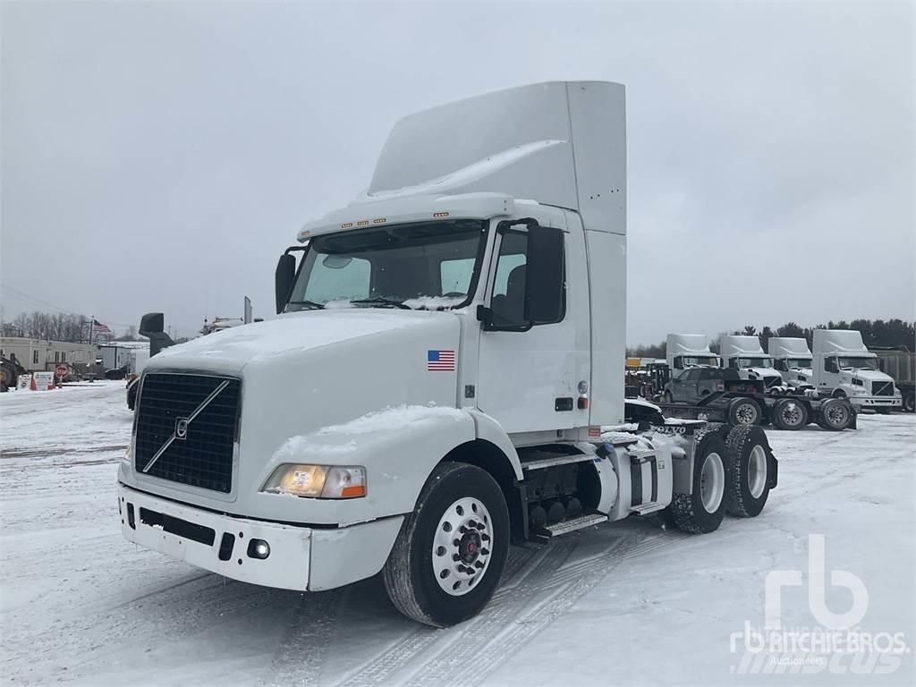 Volvo VNM300 Naudoti vilkikai