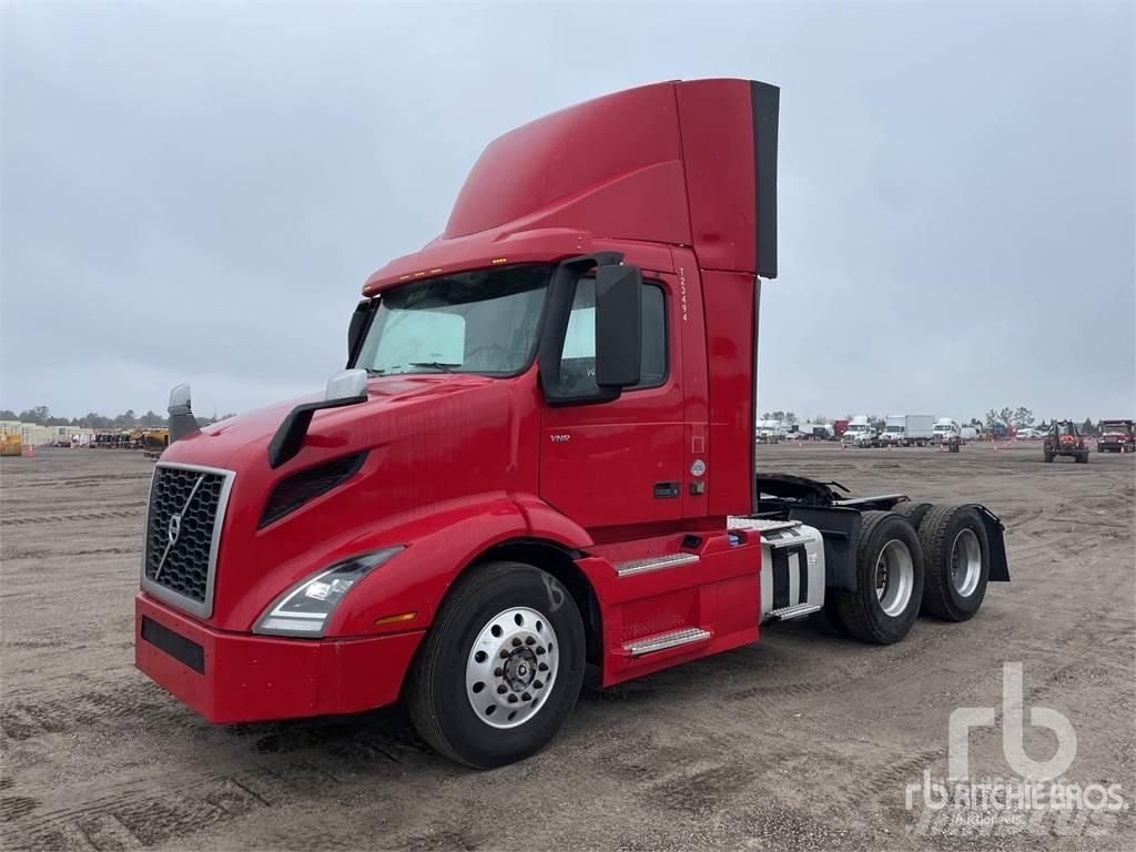 Volvo VNR300 Naudoti vilkikai