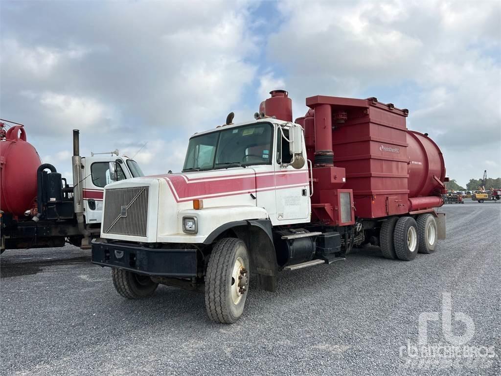 Volvo WG64F Kombinuotos paskirties / vakuuminiai sunkvežimiai