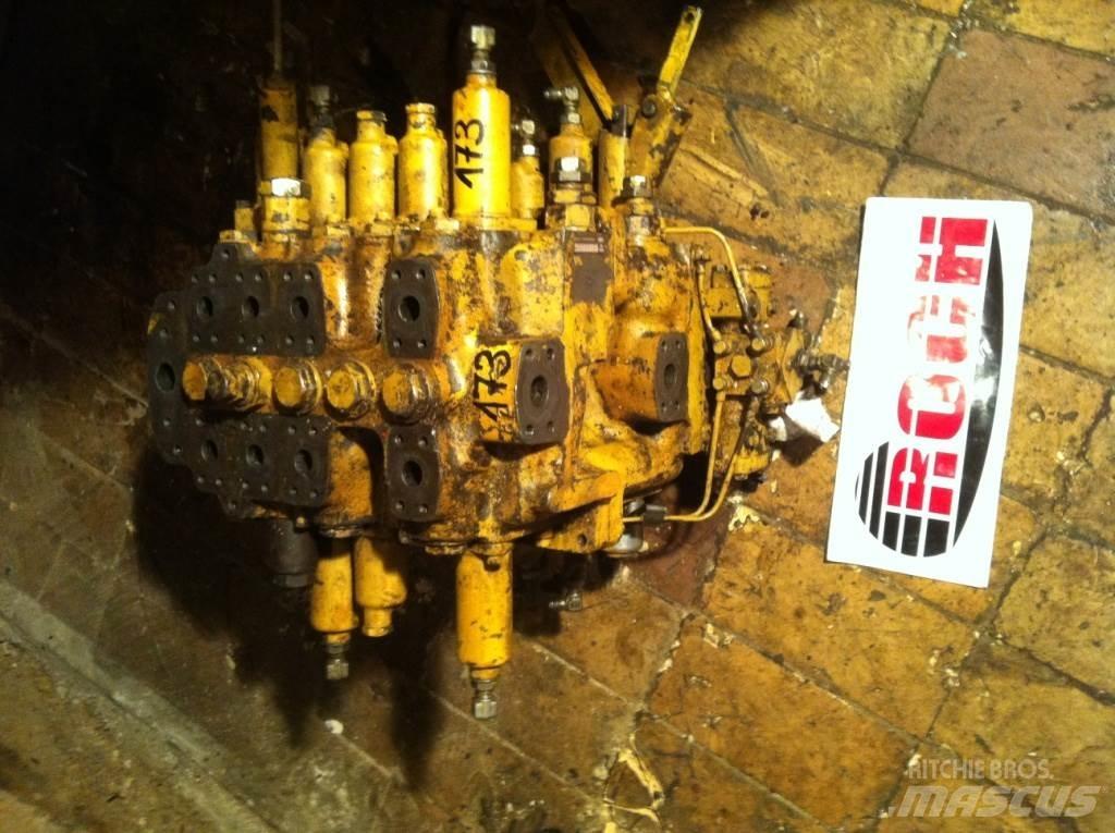 Komatsu 91A062M - 9 SEKCYJNY Hidraulikos įrenginiai