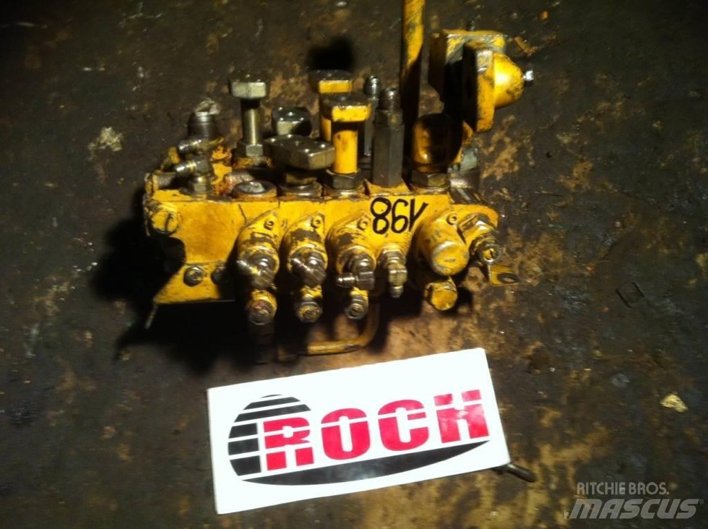 Komatsu BBF10021 - 4 SEKCYJNY Hidraulikos įrenginiai